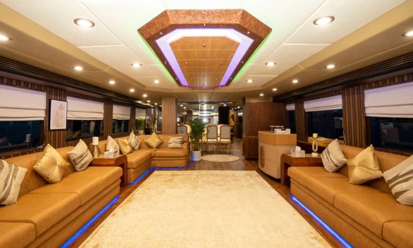 Why a Shared Yacht Tour Is the Best Value in Dubai