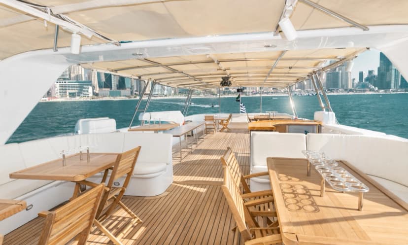 Why a Shared Yacht Tour Is the Best Value in Dubai