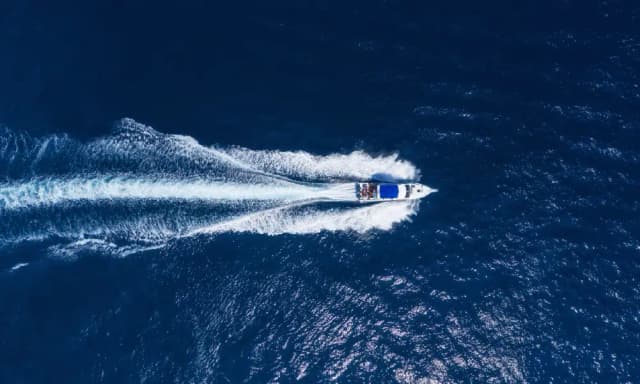 Yacht Rental in Dubai: Private vs. Shared Tours – What’s Best for You?