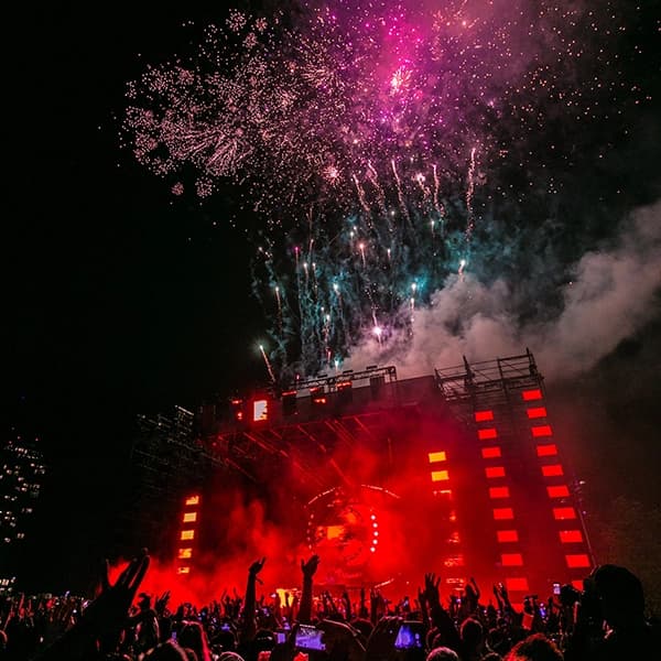 ACCESS TO AFTER-RACE CONCERTS